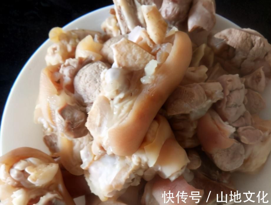 腥味|炖猪蹄时,掌握“1做2不做”窍门,猪蹄软烂香嫩,好吃无腥味