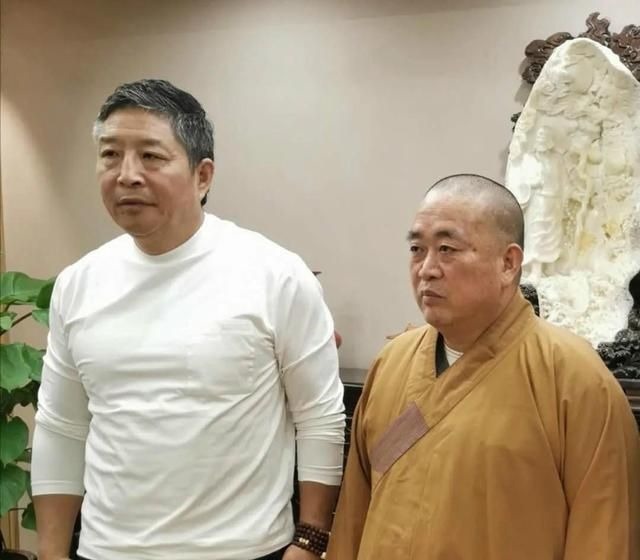 拳迷&少林方丈释永信能打吗?拳迷:能打败三五十个武警,笔者:吹牛吧