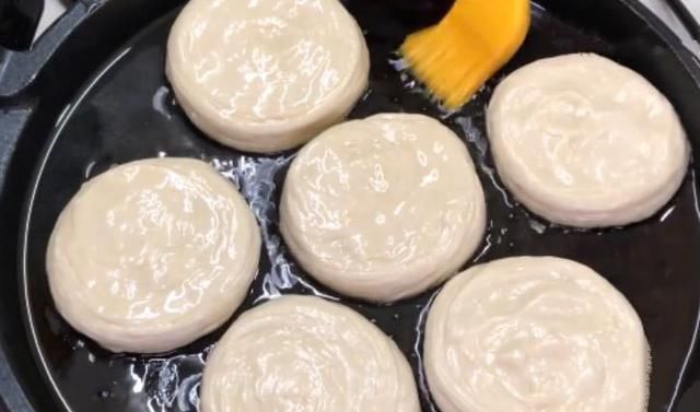 千丝饼这样做最好吃,柔软筋道层次多,一做就是3锅,每锅吃干净