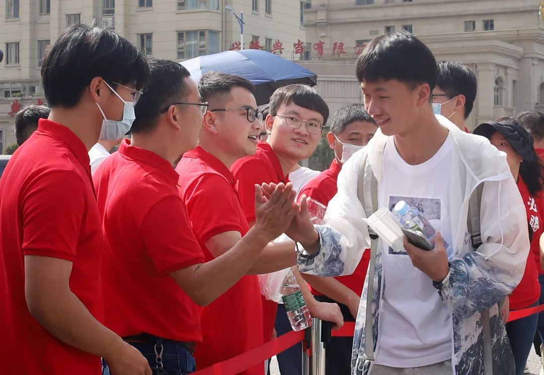 永嘉传媒集团|高考首日！现场直击！为5257名永嘉学子加油！！！