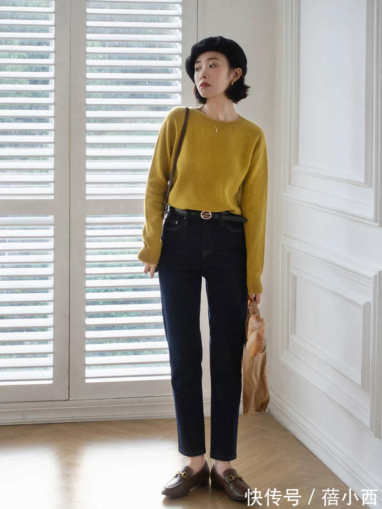 时髦|今年流行“毛衣+牛仔裤”,搭配大衣、羽绒服、短靴保暖又时髦