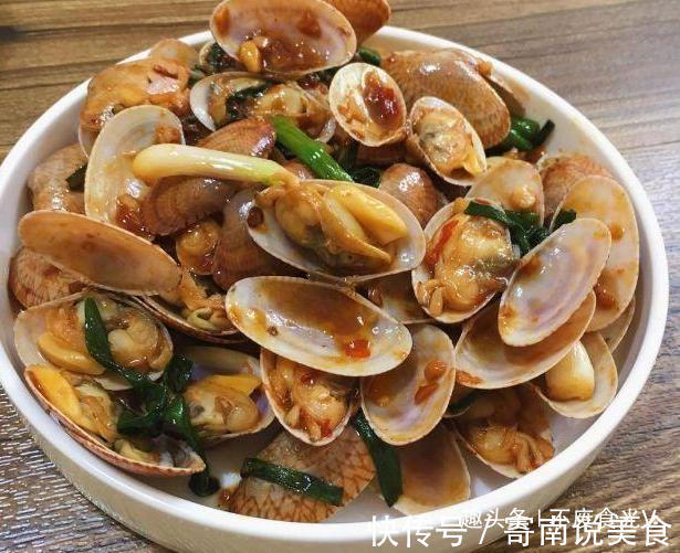 炒花甲时别着急先焯水，多加一步“它”，肉质鲜美，没有泥沙！