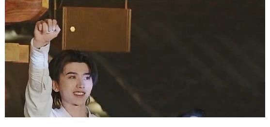 坤坤|跑男蔡徐坤再次封神,曬素顏胡子拉碴臉蠟黃,粉絲贈(zèng)愛(ài)稱(chēng)“俊渣”