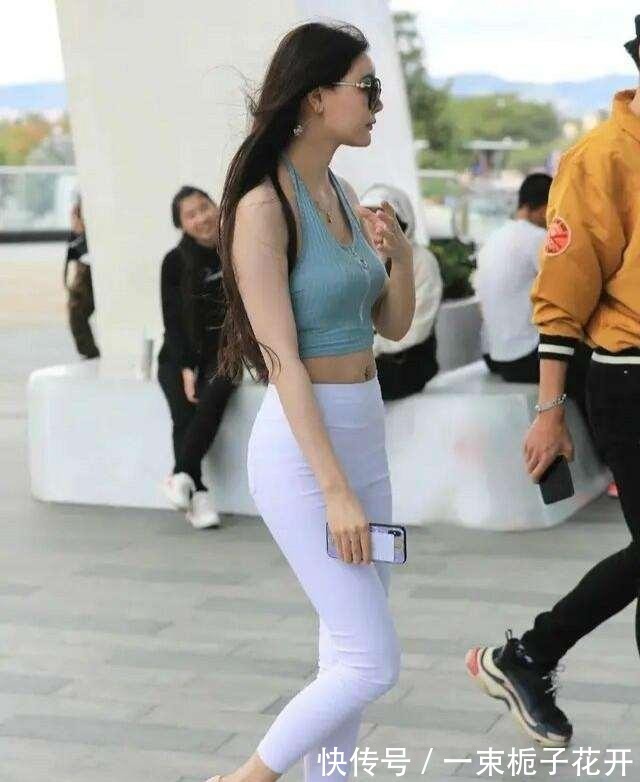 小技巧|瑜伽裤偏好看气质的风格，还透着微微的时尚温婉，颜色高级