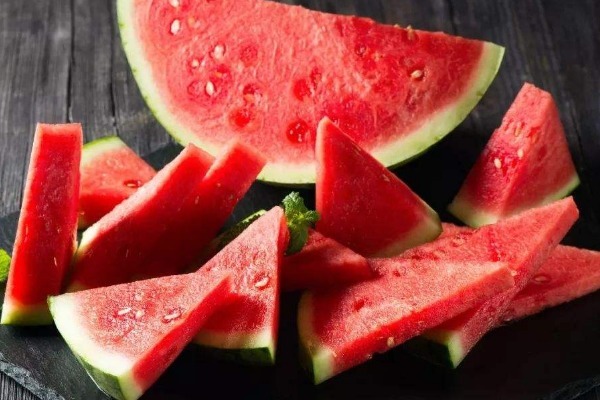 月经期间|果农从不碰的4种水果，早被拉进“黑名单”，却还有人吃到停不下