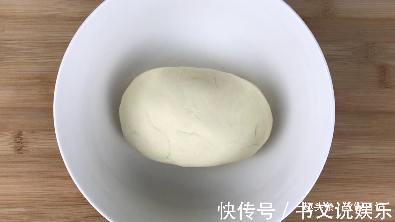 想吃花卷不会拧教你一绝招,筷子一压,简单快速,太方便了