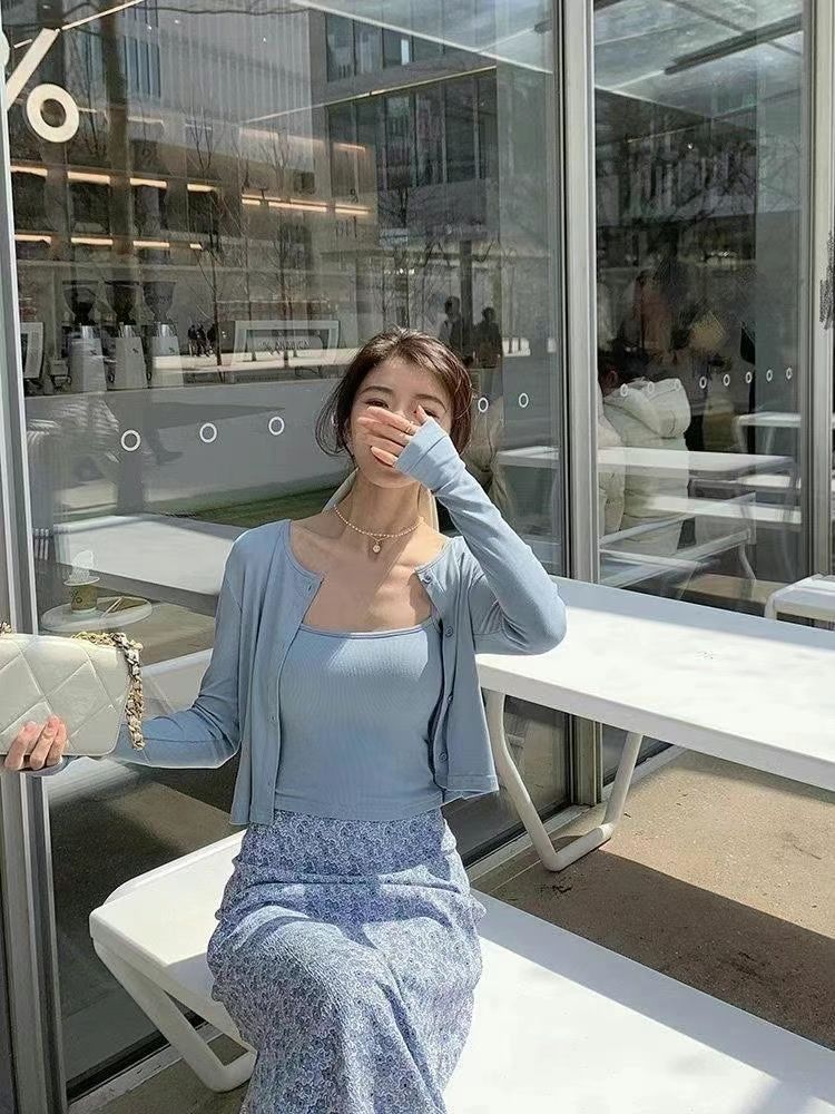 女生必穿的吊带配上碎花裙，这样穿真的是美炸了