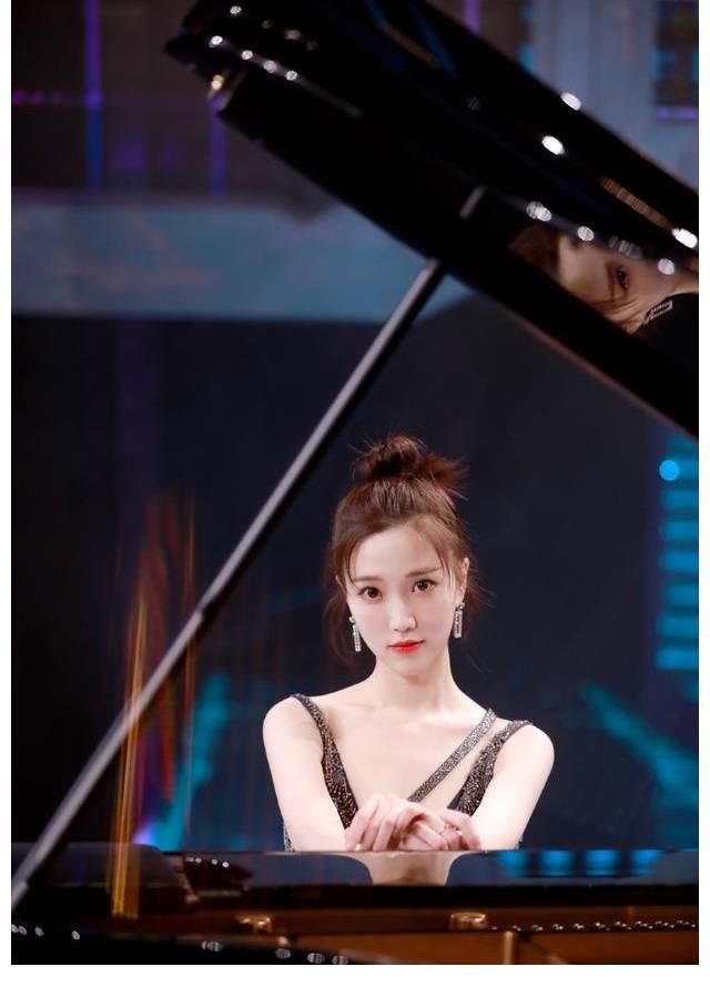 方俊|难怪江苏卫视女主持只有她《蒙面舞王2》张纯烨钢琴公主造型绝美