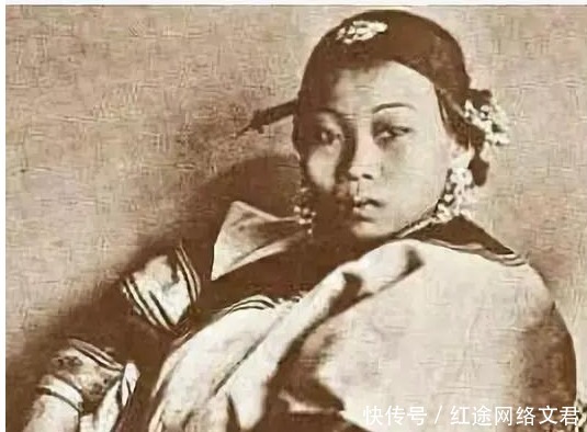 皇帝|看到清朝嫔妃的老照片，我意识到宫廷争斗都是谎言