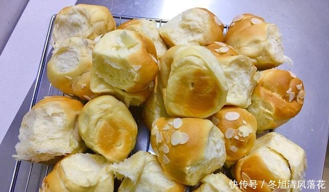 用这种做法做出来的面包,放上三天也不会变硬,柔软又拉丝
