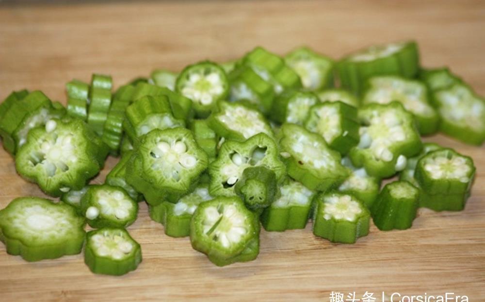晚间新闻|难怪你做的秋葵太难吃了,第一步就错了,教你一招,脆嫩又入味