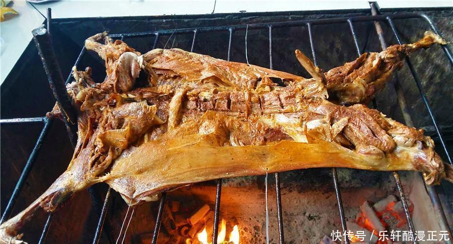 经典的烤全羊,到底怎么吃,才能够最大的激发香味