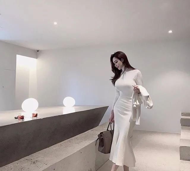 瑜伽|瑜伽美女，身姿丰润皮肤白嫩，好气质后天养成