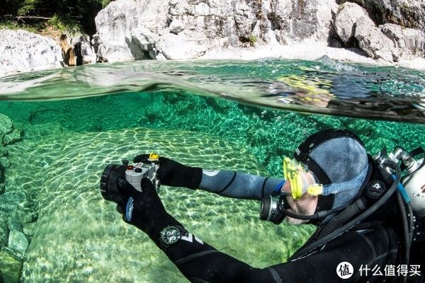 宝珀极光绿：以纳米着色，塑造流动的光谱艺术