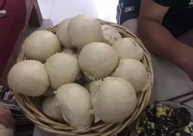 伙食|朱之文又曬美食但網(wǎng)友的目光卻盯上了飯桌旁邊,暴露了問題