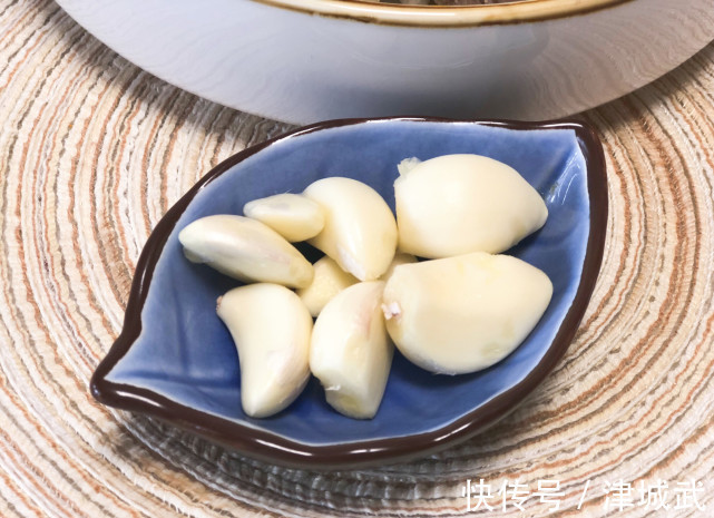 秋天最该吃这肉,比牛肉香,比排骨滋补,热乎乎炖一锅,吃美全家人