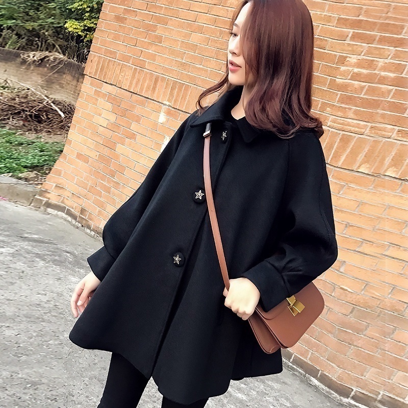 大气 建议大家大衣不要配黑裤子!瞧她那样穿,美得让人猜不出年龄