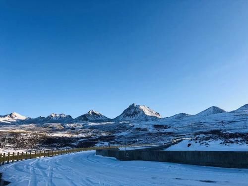 川藏线1000公里的雪地驾驶，凌晨3点差一点侧滑翻进沟里！