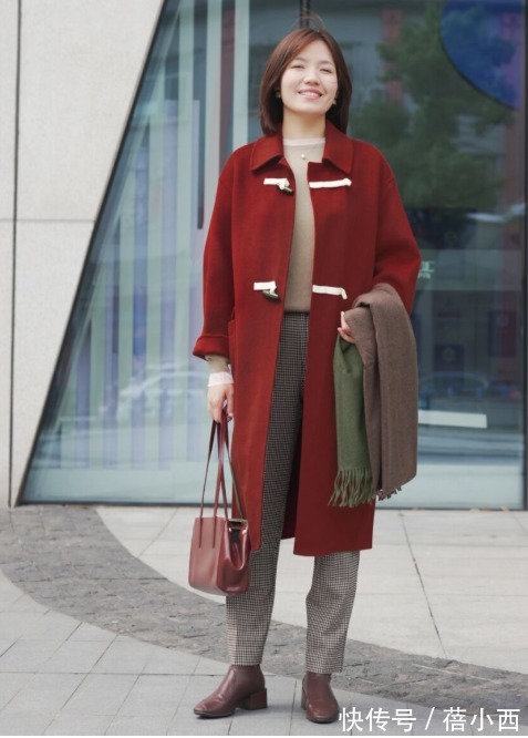 下半身|年末就要穿“红色大衣”,显白显气质,奔四的女人穿上年轻10岁!