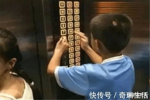 宝妈|6岁熊孩子拿别人奶茶喝,宝妈强势护短,女孩回答让宝妈局促不安