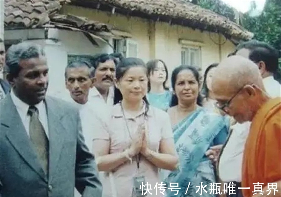 许世$流落在中国的外国公主,皇室请她继承财产被拒绝,并说已扎根中国