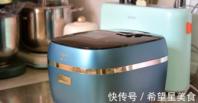 百吃不厌的南瓜焖饭,每年秋冬必吃几十锅,米饭香甜饱满筋道!