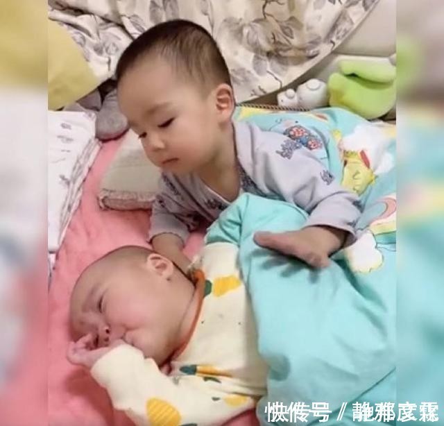 大宝|三岁哥哥每天亲自上阵哄妹妹睡觉火了,网友:永远都是别人家的!