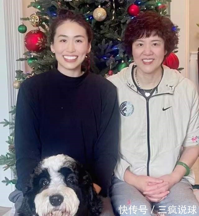 王育成|郎平晒美国退休幸福生活,做西餐+新发型+戴金项链,人也变年轻了