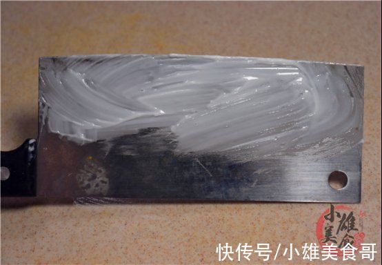 牙膏|牙膏抹在菜刀上，没想到这么厉害，每家每户都用的到，赶紧去试试