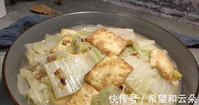 豆腐和这菜是绝配，冬天吃最香，简单一炖，好吃又有营养！