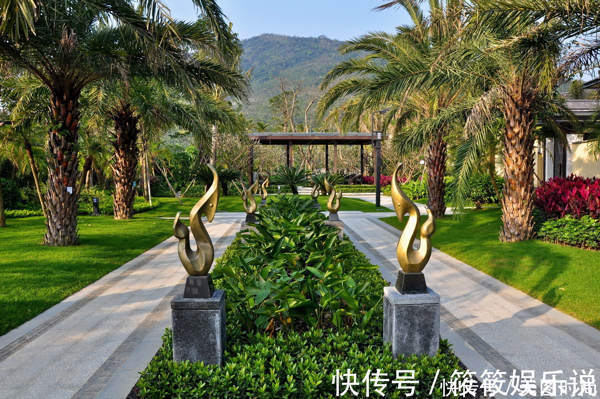 风格|15个东南亚“庭院景观”设计,阳光泳池棕榈树,在家仿似在度假