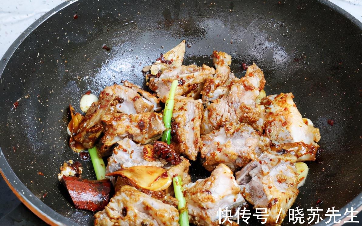 早上来一碗鲜美的排骨面，管饱又解馋，赶快来一份