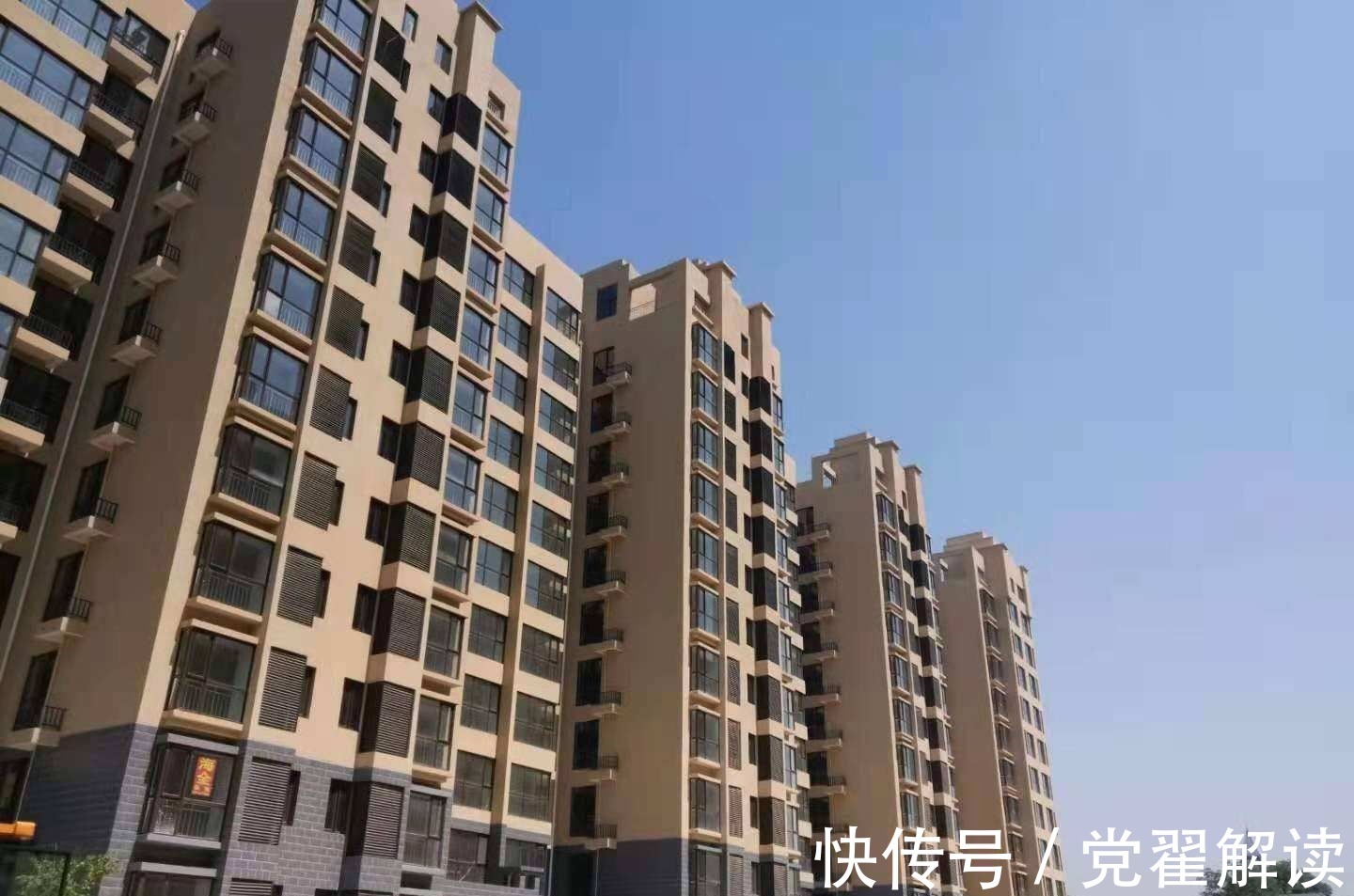 房子|“穷买顶、富买中”,顶楼房子究竟能不能买?业界良心答案在这里