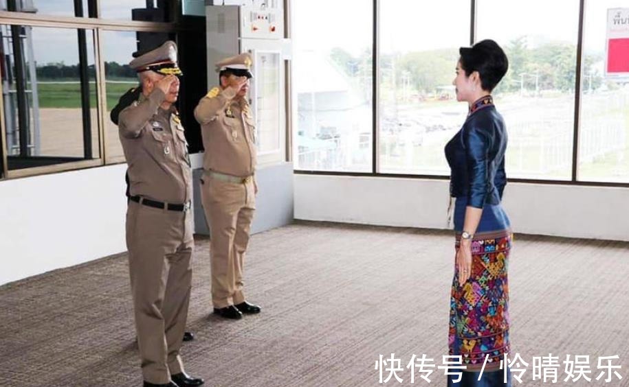 诗妮娜贵妃#苏提达熟知中华文化,穿中国红炫耀地位,给诗妮娜穿“妾室粉”