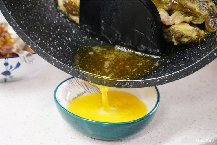  季节|这个季节最该吃的鱼，煲汤鲜过鲫鱼汤，15元一斤，看见别放过