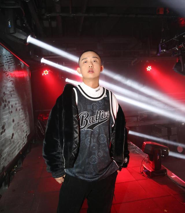 《哥哥》成团后资源差距大，有人成时尚宠儿，3rapper被打回原形