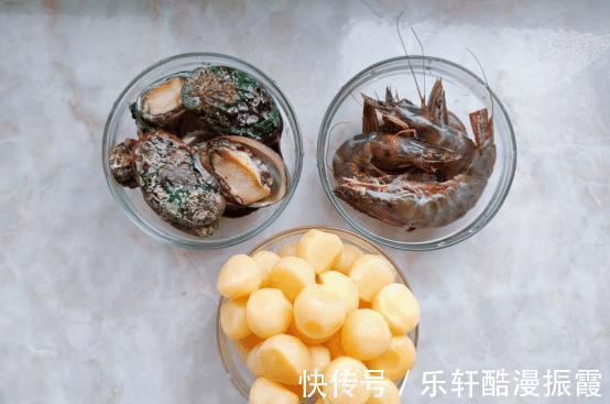 好吃上档次,原材料还不贵,上桌就光盘的鲍鱼小土豆烧虾球