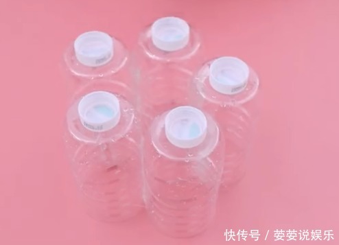5个塑料瓶粘在一起,放在厨房有大作用,不管谁进了厨房都夸好
