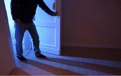 夜尿增多|夜尿太多是因为水喝多了？医生提醒：频繁起夜或和这些疾病有关