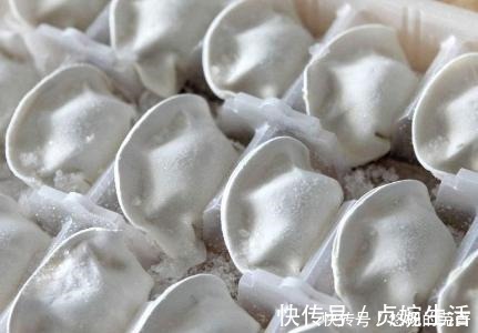 冻饺子|煮冻饺子，用冷水还是热水都错了！教你正确做法，不粘锅不开裂