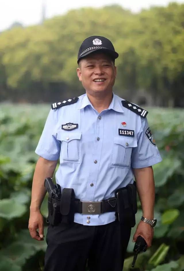 民警|西湖边人人人！断桥每分钟100多人次，守了16年的民警说2、3号才是大头！西湖免费第19年，竟有了这么多超级“顶流”?！