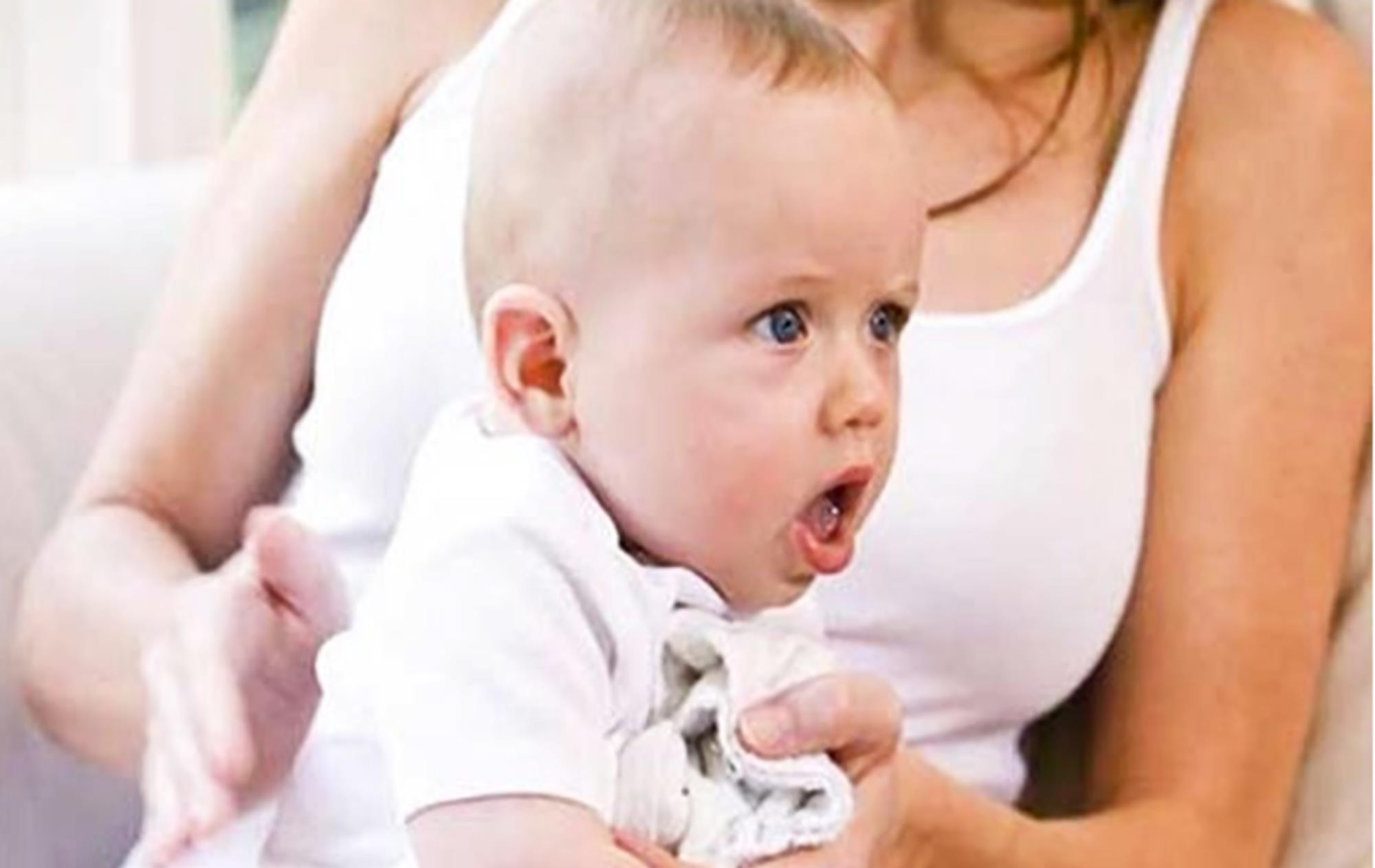 李艾|新生儿呛奶的“抢救时间”很短,区区十分钟,这些步骤不容出错