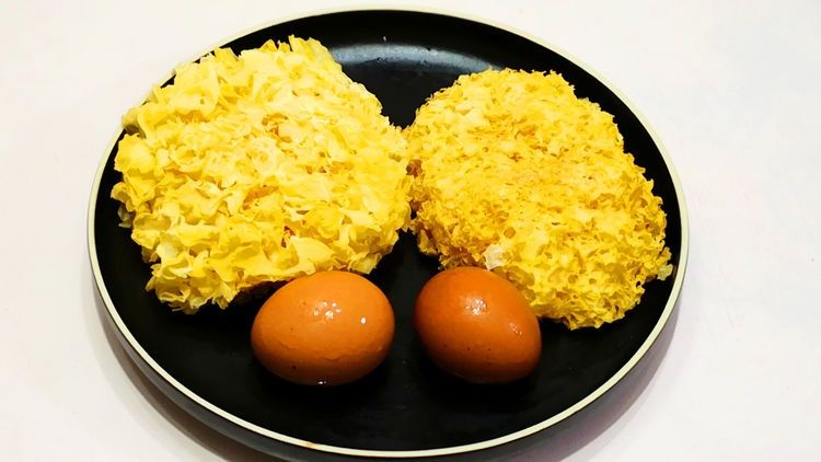 银耳别只炒着吃，加2个鸡蛋教你新吃法，8分钟上桌，待客也有面子