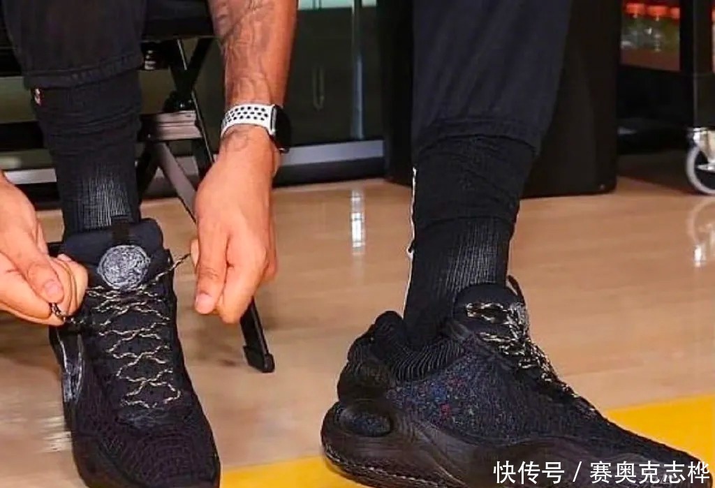 Nike|戴维斯上脚 Nike 神秘新鞋!这设计太科幻了吧?