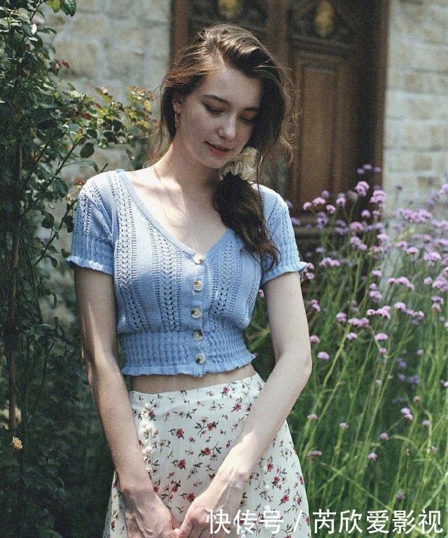 白俄罗斯超模神似赫本走红,肤白貌美大长腿,旗袍造型惊艳