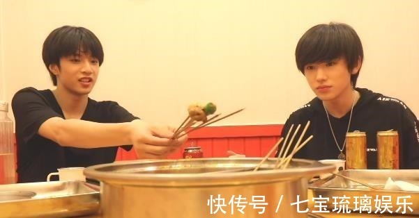 文軒|團綜路透宋亞軒挑食,劉耀文哄他吃飯,工作人員稱互動很甜