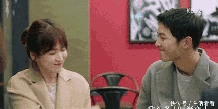 灰色大衣|原来围巾和大衣这么配,让你轻松撩到男神!女人最热爱的就属它了