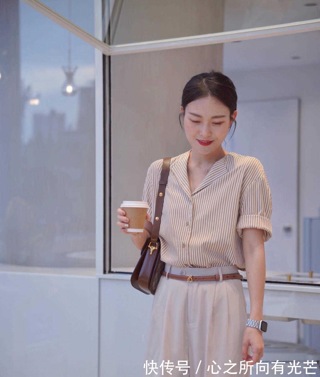 穿搭 秋天,衬衫的“高级穿法”是这样的,搭配西裤知性干练,洒脱利落