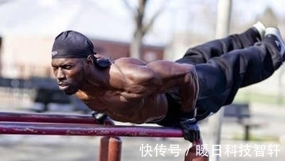 器械|选择街头健身,同样能成为肌肉男,和力量训练相比,有哪些优缺点