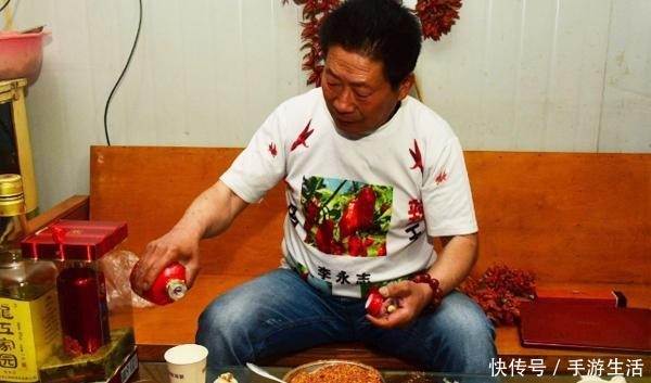 医生|“辣王”李永志,每天吃5斤辣椒,配高度白酒,如今已被医生警告